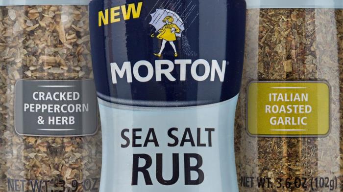 Salt rubs get contemporary redesign, flip-top closure